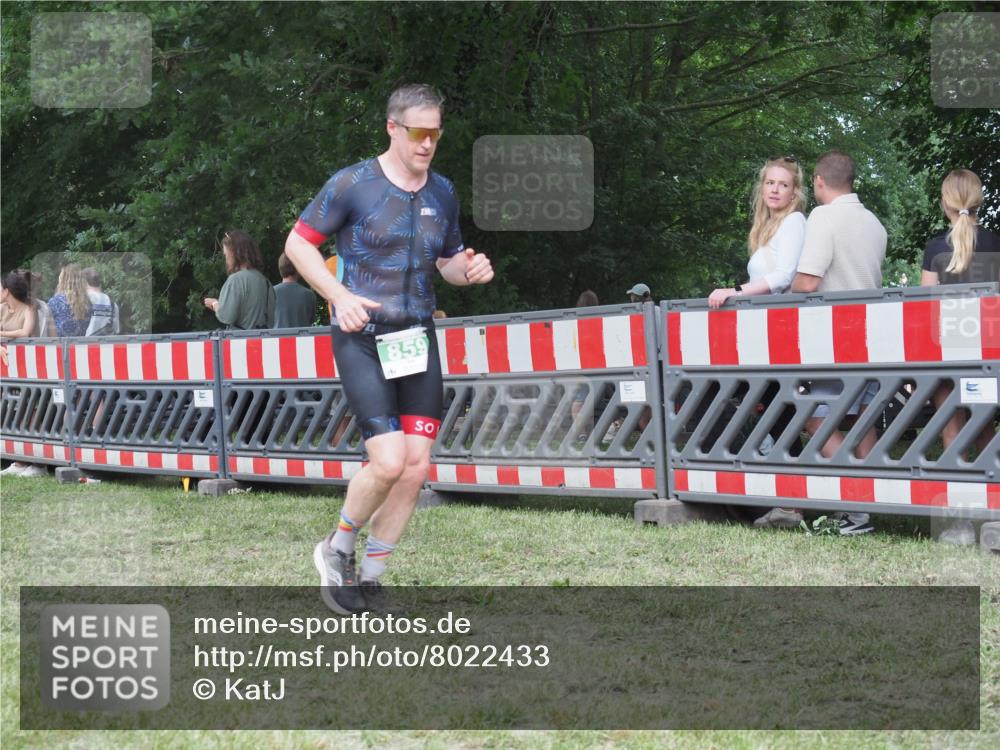 21.06.2025 - 27. Vierlanden-Triathlon KatJ http://msf.ph/oto/8022433 15.06.2025 13:21:50 Ziel 746, 859 meine-sportfotos.de