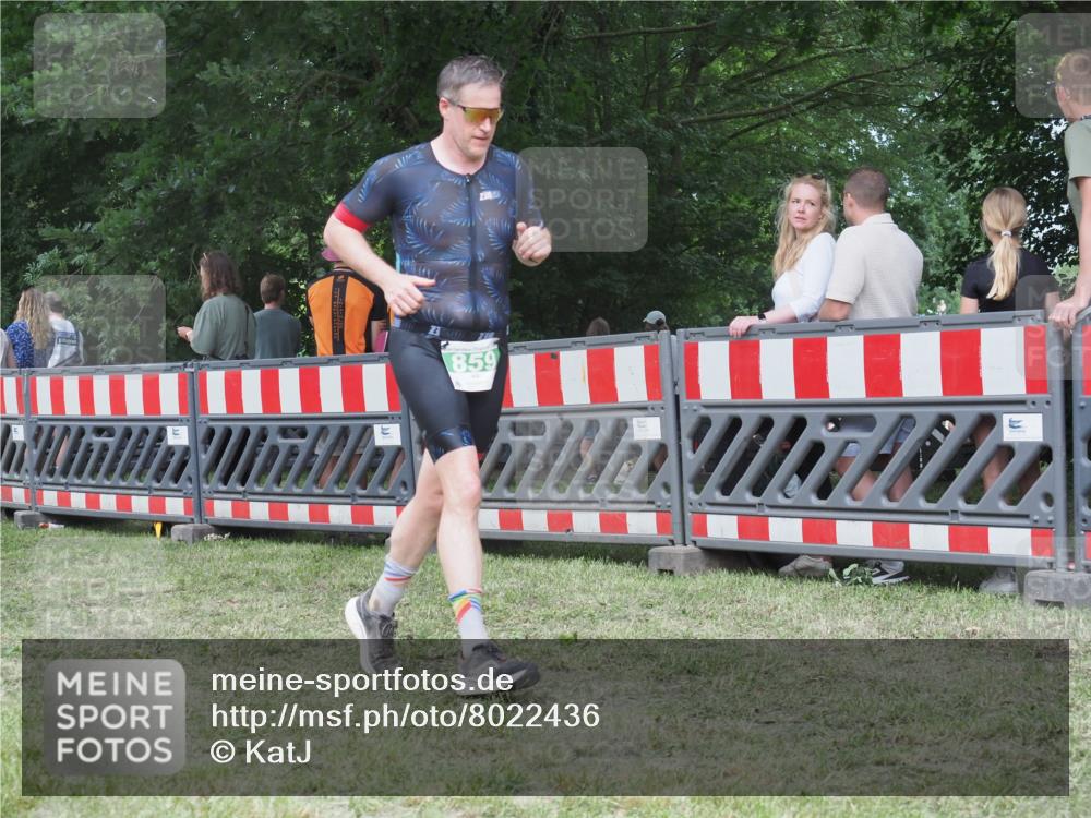 21.06.2025 - 27. Vierlanden-Triathlon KatJ http://msf.ph/oto/8022436 15.06.2025 13:21:50 Ziel 746, 859 meine-sportfotos.de