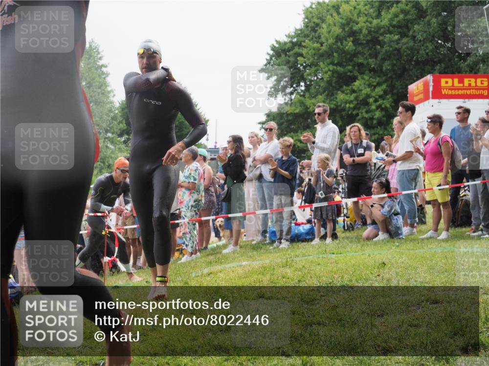 15.06.2025 - 27. Vierlanden-Triathlon KatJ http://msf.ph/oto/8022446 15.06.2025 10:55:04 Schwimmen 677, 735, 744, 761 meine-sportfotos.de