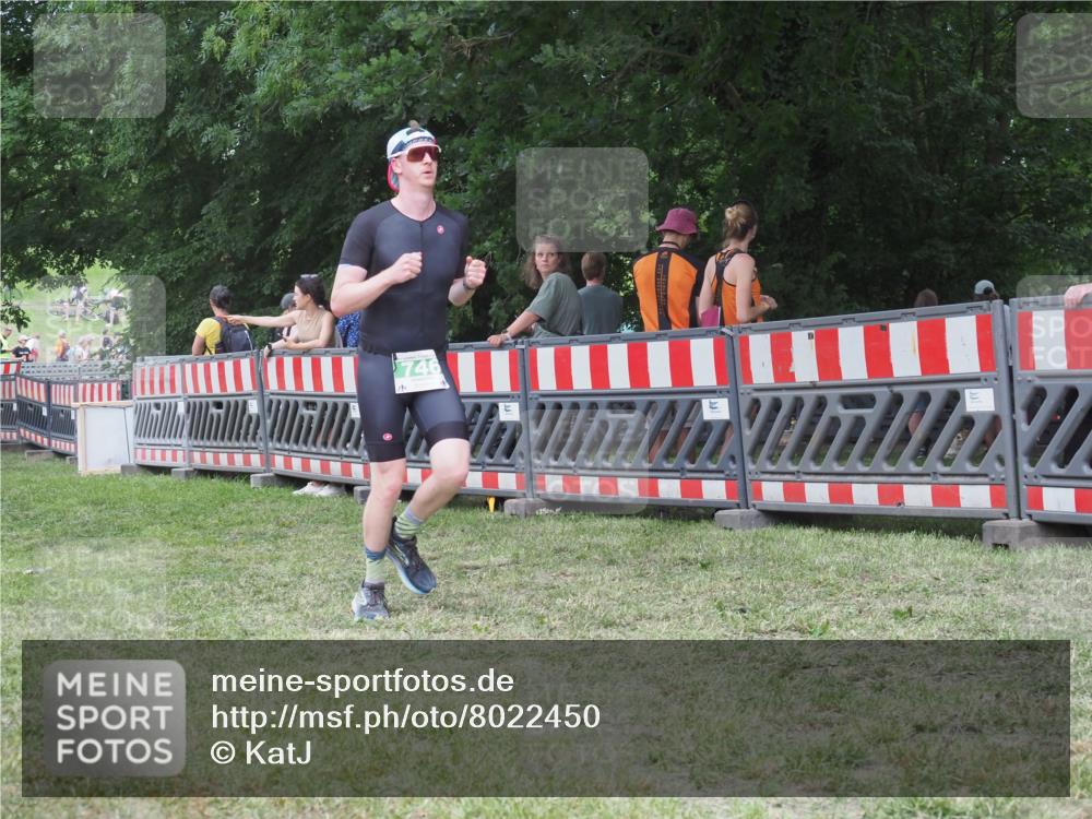 21.06.2025 - 27. Vierlanden-Triathlon KatJ http://msf.ph/oto/8022450 15.06.2025 13:21:55 Ziel 152, 746 meine-sportfotos.de