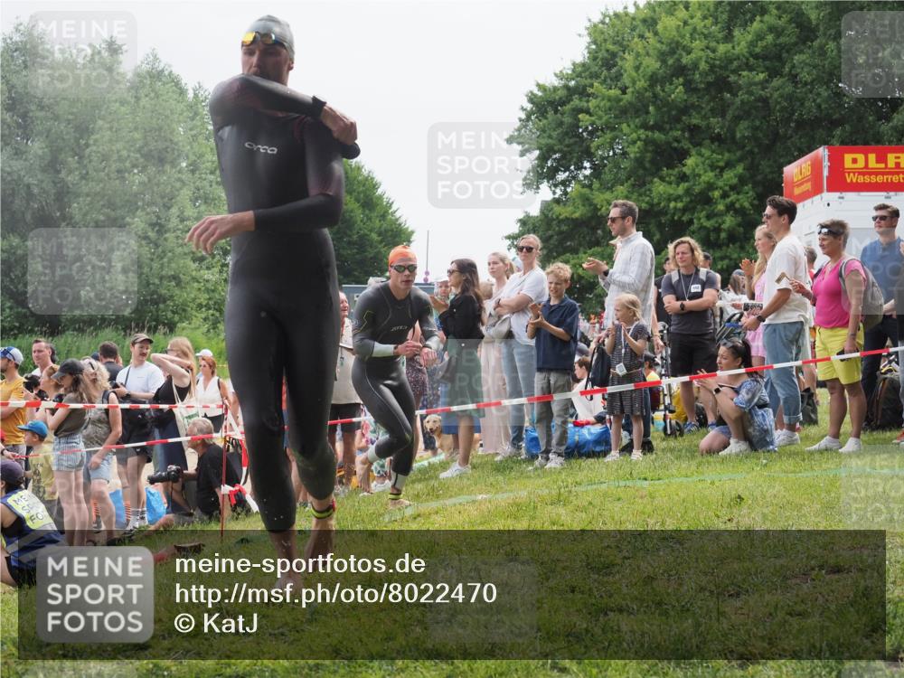 15.06.2025 - 27. Vierlanden-Triathlon KatJ http://msf.ph/oto/8022470 15.06.2025 10:55:04 Schwimmen 677, 735, 744, 761 meine-sportfotos.de
