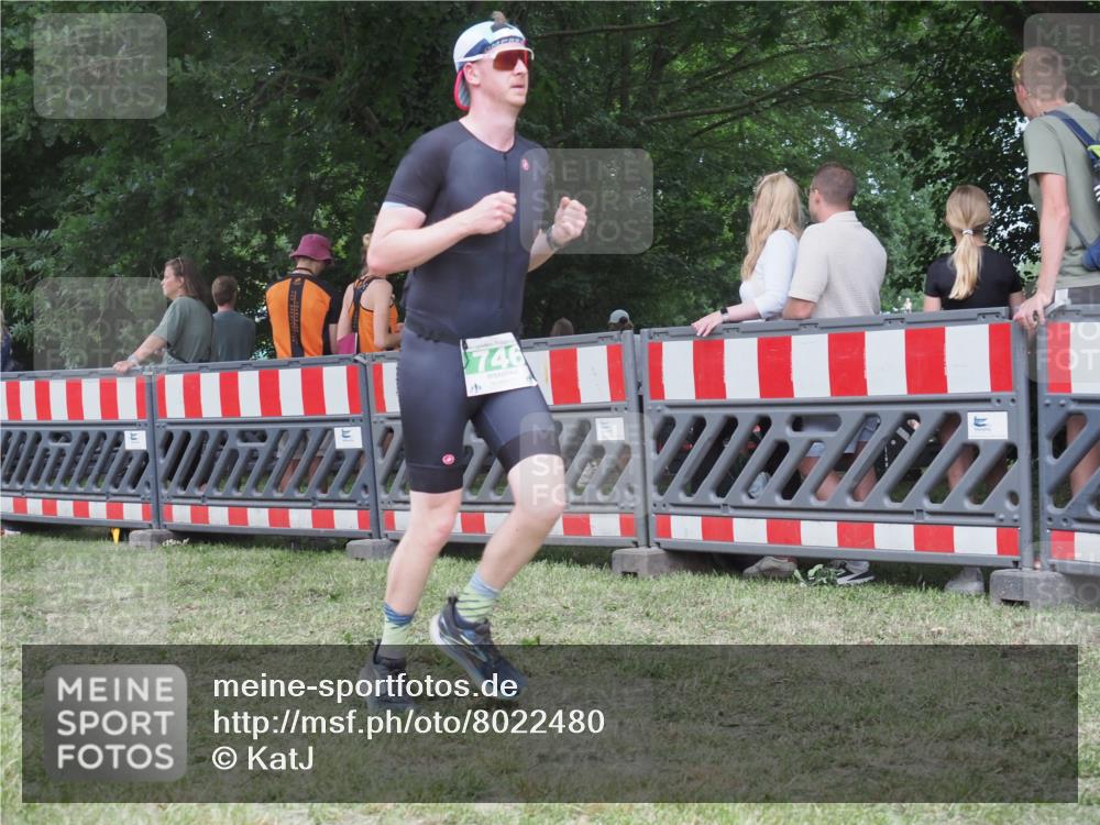 21.06.2025 - 27. Vierlanden-Triathlon KatJ http://msf.ph/oto/8022480 15.06.2025 13:21:55 Ziel 152, 746 meine-sportfotos.de
