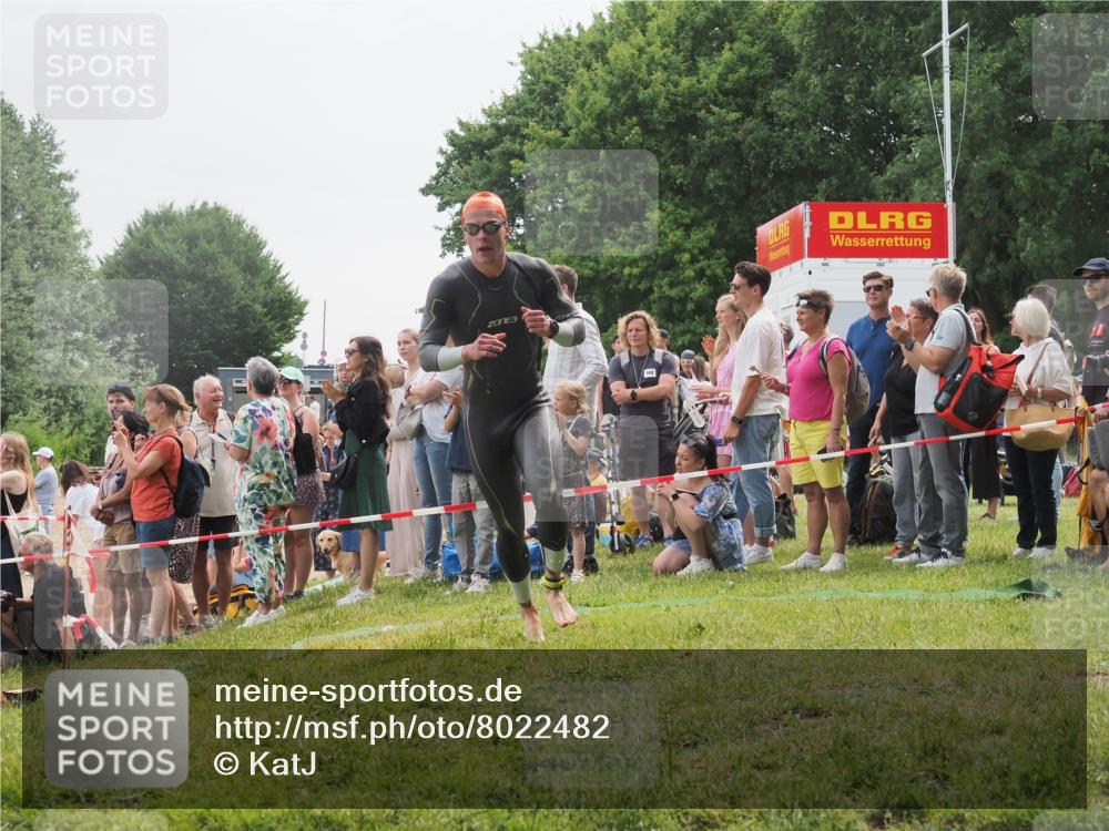 15.06.2025 - 27. Vierlanden-Triathlon KatJ http://msf.ph/oto/8022482 15.06.2025 10:55:05 Schwimmen 677, 735, 744, 761 meine-sportfotos.de