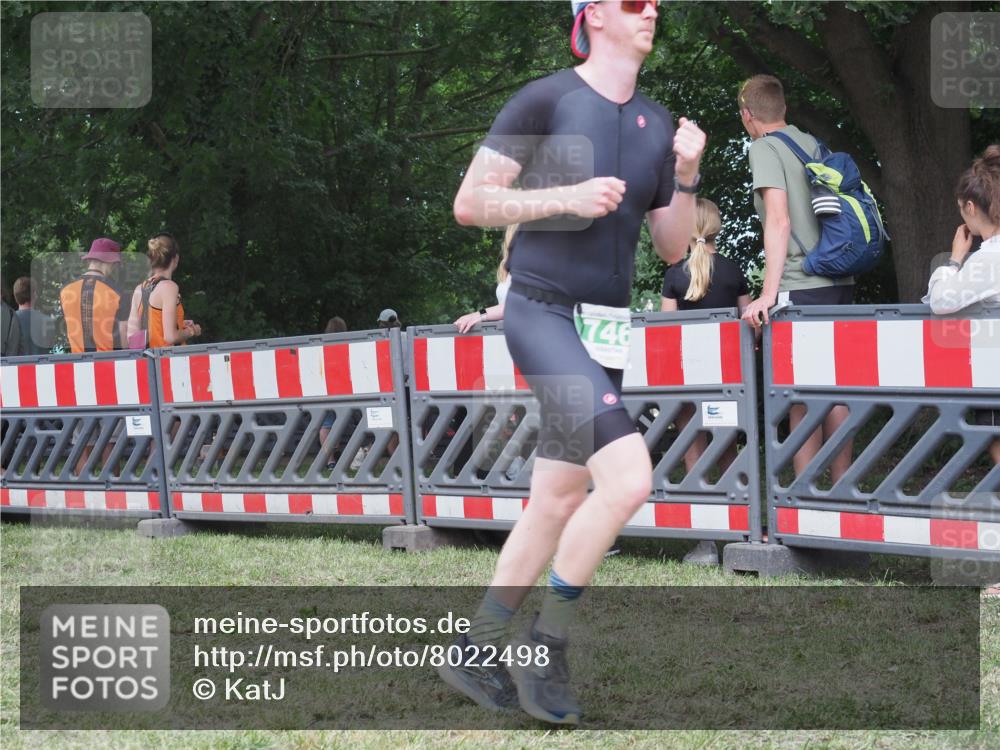 21.06.2025 - 27. Vierlanden-Triathlon KatJ http://msf.ph/oto/8022498 15.06.2025 13:21:56 Ziel 152, 746 meine-sportfotos.de