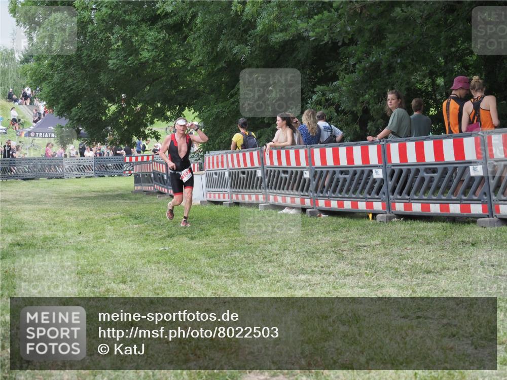 21.06.2025 - 27. Vierlanden-Triathlon KatJ http://msf.ph/oto/8022503 15.06.2025 13:22:01 Ziel 152 meine-sportfotos.de