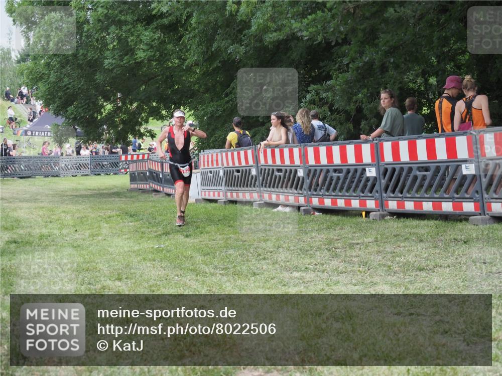 21.06.2025 - 27. Vierlanden-Triathlon KatJ http://msf.ph/oto/8022506 15.06.2025 13:22:01 Ziel 152 meine-sportfotos.de