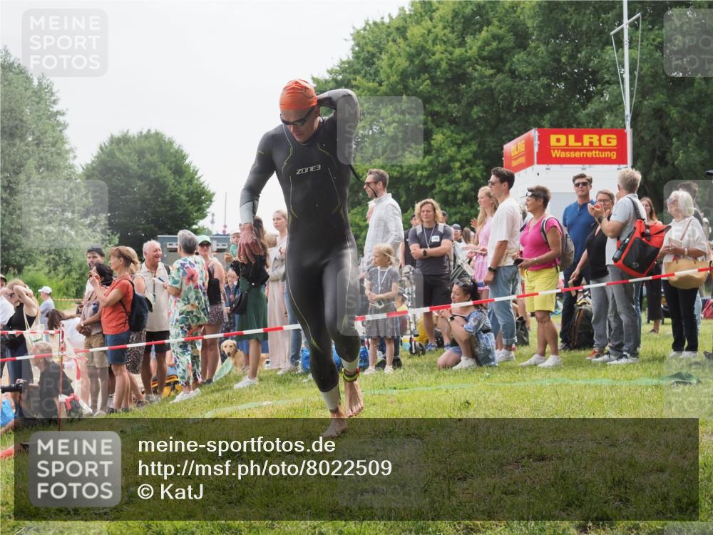 15.06.2025 - 27. Vierlanden-Triathlon KatJ http://msf.ph/oto/8022509 15.06.2025 10:55:06 Schwimmen 677, 735, 744, 761 meine-sportfotos.de