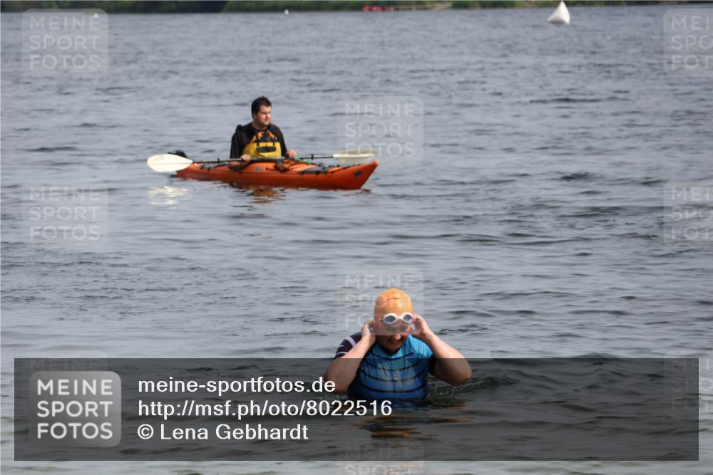 15.06.2025 - 27. Vierlanden-Triathlon Lena Gebhardt http://msf.ph/oto/8022516 15.06.2025 10:21:47 Schwimmen  meine-sportfotos.de