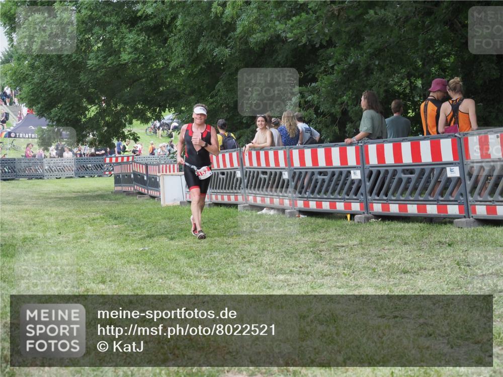 21.06.2025 - 27. Vierlanden-Triathlon KatJ http://msf.ph/oto/8022521 15.06.2025 13:22:02 Ziel 152, 928 meine-sportfotos.de