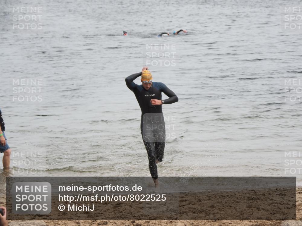 21.06.2025 - 27. Vierlanden-Triathlon MichiJ http://msf.ph/oto/8022525 15.06.2026 10:53:05 Schwimmen 638 meine-sportfotos.de