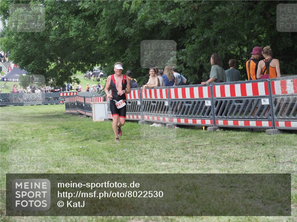 21.06.2025 - 27. Vierlanden-Triathlon KatJ http://msf.ph/oto/8022530 15.06.2025 13:22:02 Ziel 152, 928 meine-sportfotos.de