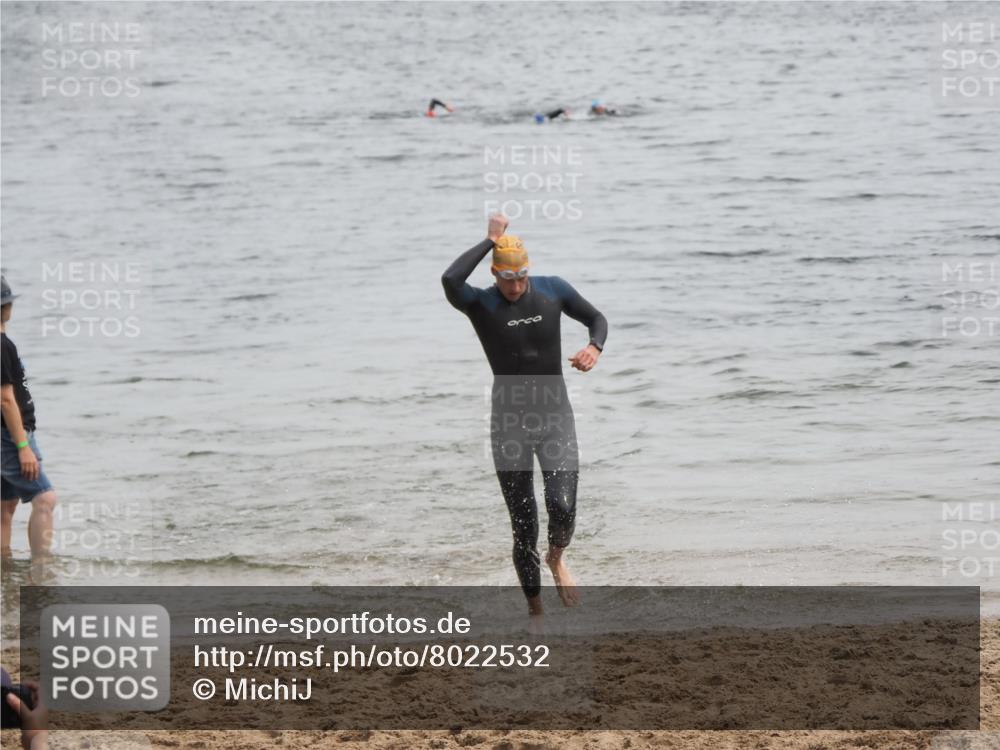 21.06.2025 - 27. Vierlanden-Triathlon MichiJ http://msf.ph/oto/8022532 15.06.2026 10:53:05 Schwimmen 638 meine-sportfotos.de
