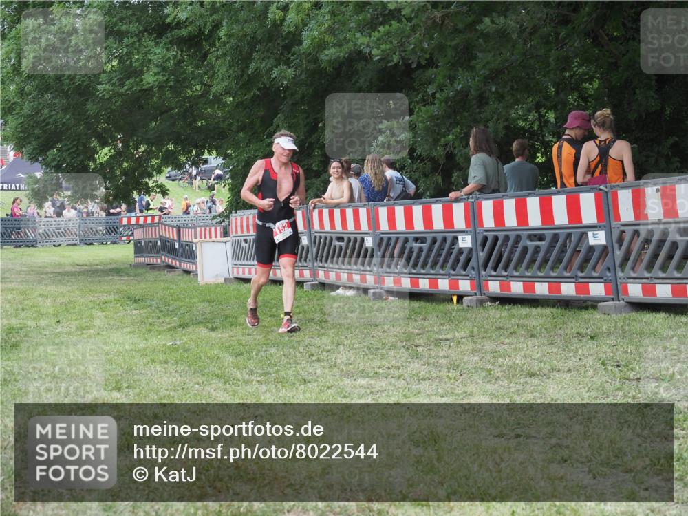21.06.2025 - 27. Vierlanden-Triathlon KatJ http://msf.ph/oto/8022544 15.06.2025 13:22:02 Ziel 152, 928 meine-sportfotos.de