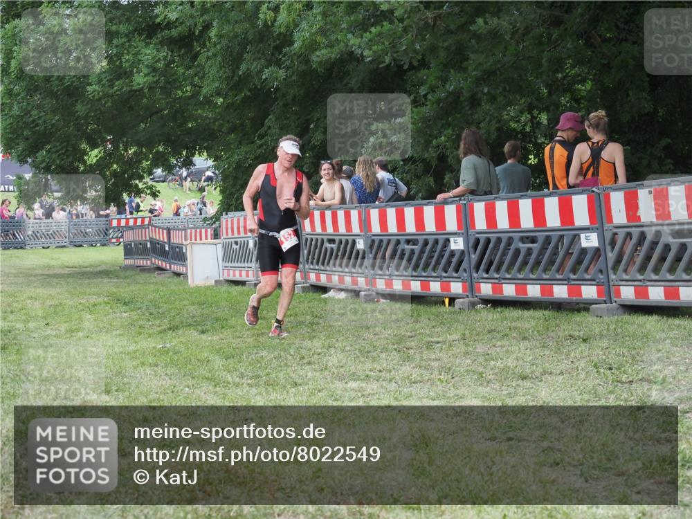 21.06.2025 - 27. Vierlanden-Triathlon KatJ http://msf.ph/oto/8022549 15.06.2025 13:22:02 Ziel 152, 928 meine-sportfotos.de