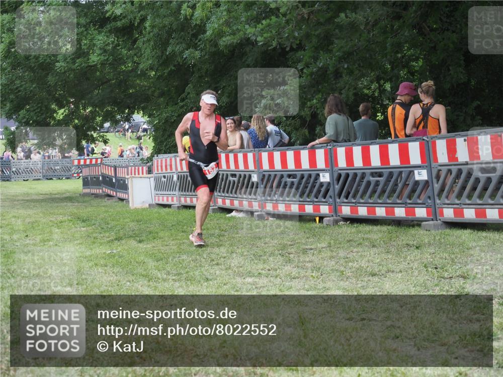 21.06.2025 - 27. Vierlanden-Triathlon KatJ http://msf.ph/oto/8022552 15.06.2025 13:22:02 Ziel 152, 928 meine-sportfotos.de