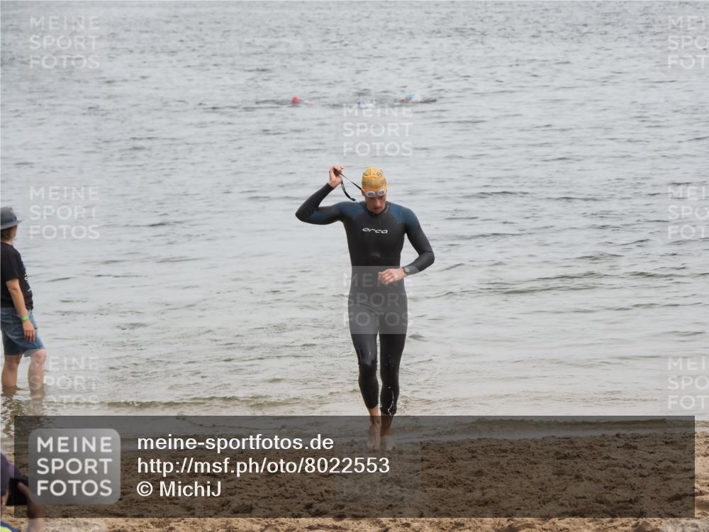 21.06.2025 - 27. Vierlanden-Triathlon MichiJ http://msf.ph/oto/8022553 15.06.2026 10:53:06 Schwimmen 638 meine-sportfotos.de