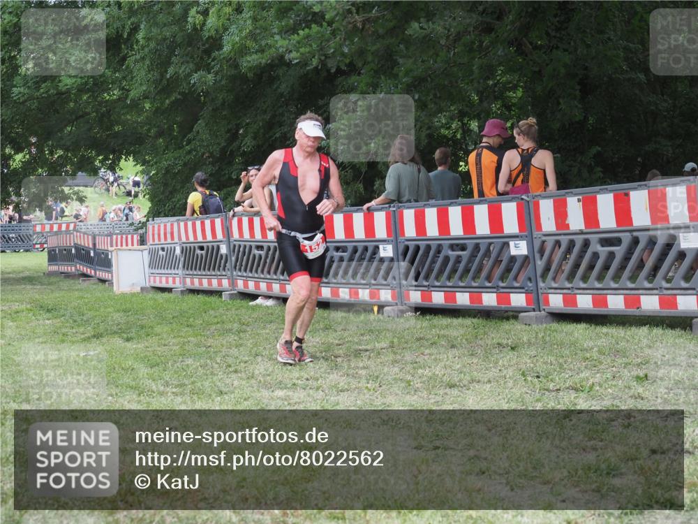 21.06.2025 - 27. Vierlanden-Triathlon KatJ http://msf.ph/oto/8022562 15.06.2025 13:22:03 Ziel 152, 928 meine-sportfotos.de