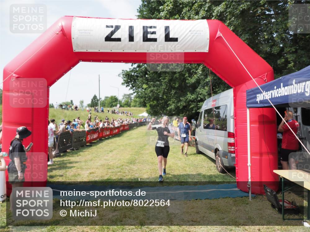 21.06.2025 - 27. Vierlanden-Triathlon MichiJ http://msf.ph/oto/8022564 15.06.2026 11:37:49 Ziel 253, 483 meine-sportfotos.de