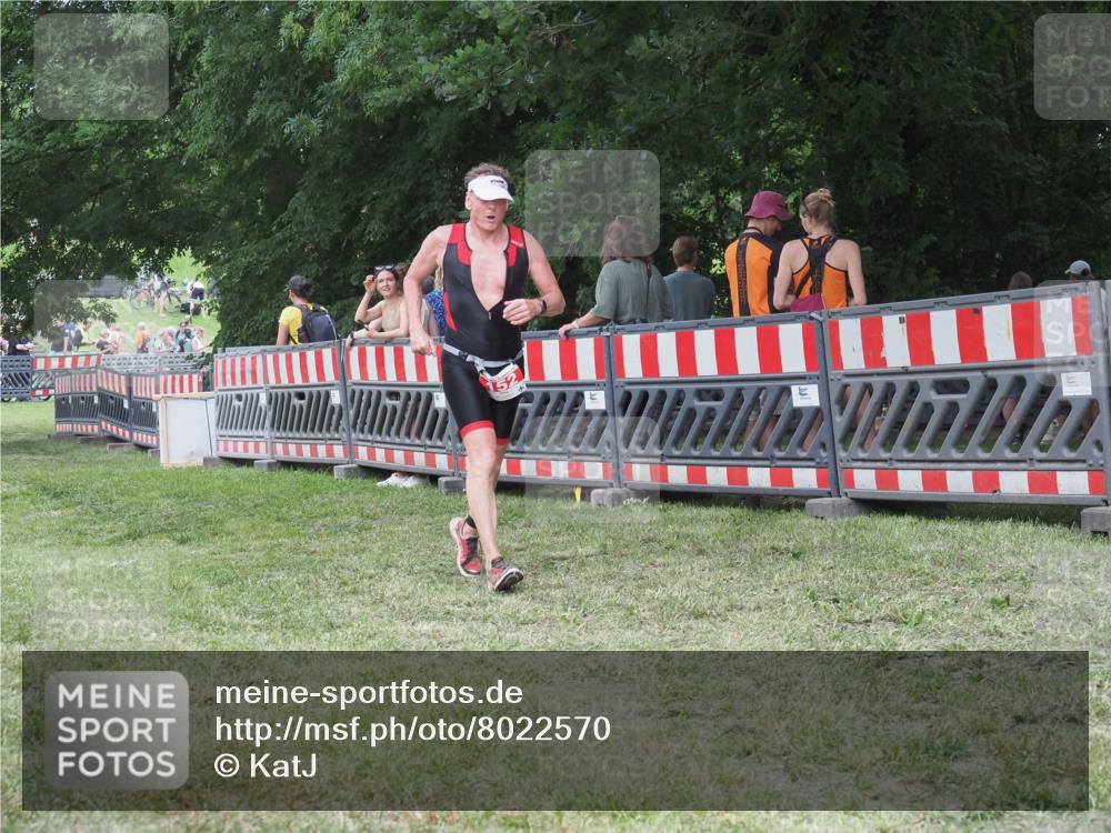 21.06.2025 - 27. Vierlanden-Triathlon KatJ http://msf.ph/oto/8022570 15.06.2025 13:22:03 Ziel 152, 928 meine-sportfotos.de