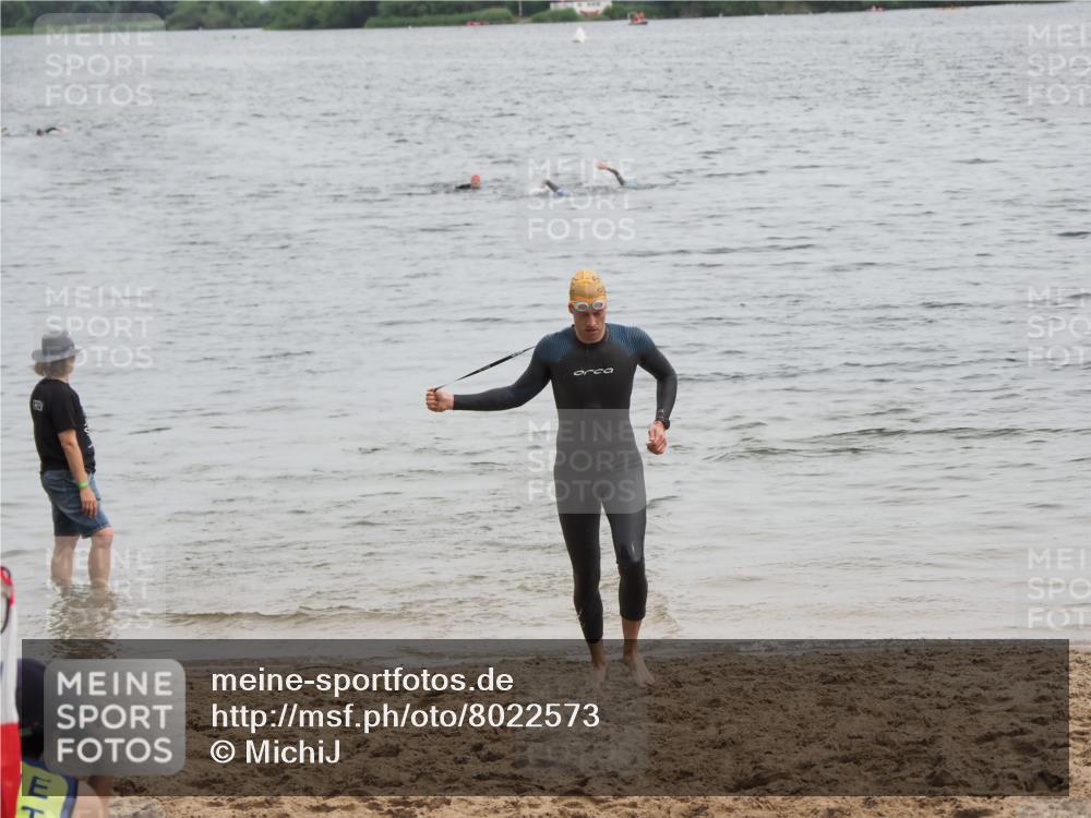 21.06.2025 - 27. Vierlanden-Triathlon MichiJ http://msf.ph/oto/8022573 15.06.2026 10:53:06 Schwimmen 638 meine-sportfotos.de