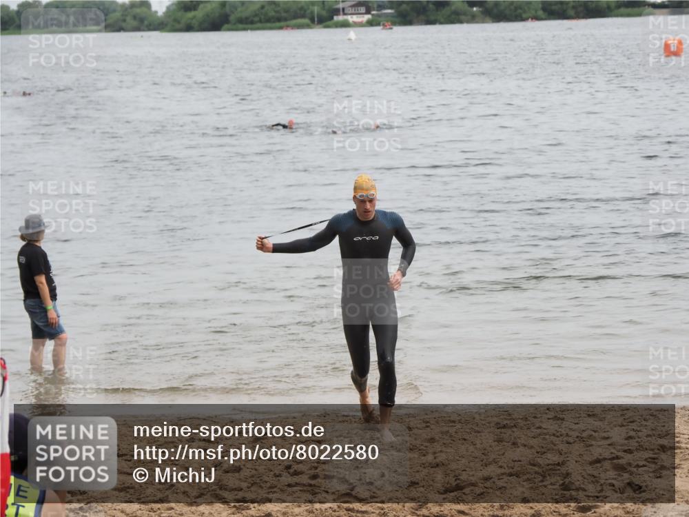 21.06.2025 - 27. Vierlanden-Triathlon MichiJ http://msf.ph/oto/8022580 15.06.2026 10:53:06 Schwimmen 638 meine-sportfotos.de