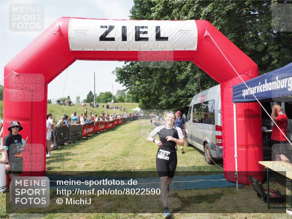 21.06.2025 - 27. Vierlanden-Triathlon MichiJ http://msf.ph/oto/8022590 15.06.2026 11:37:50 Ziel 253, 483 meine-sportfotos.de