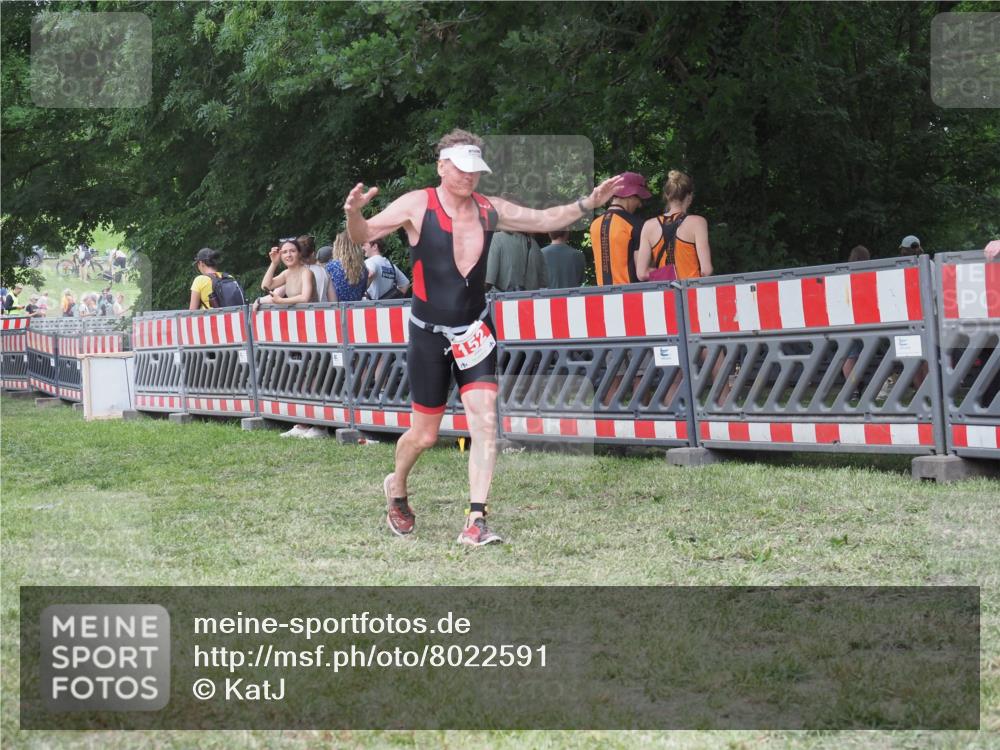21.06.2025 - 27. Vierlanden-Triathlon KatJ http://msf.ph/oto/8022591 15.06.2025 13:22:04 Ziel 152, 928 meine-sportfotos.de