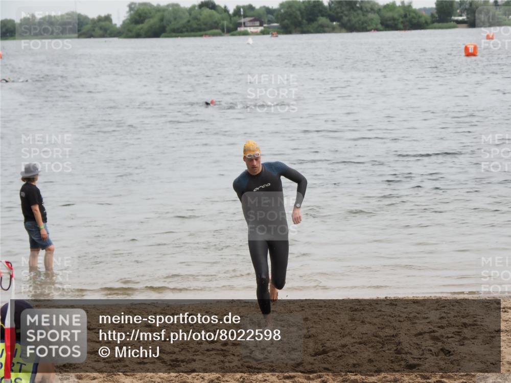 21.06.2025 - 27. Vierlanden-Triathlon MichiJ http://msf.ph/oto/8022598 15.06.2026 10:53:06 Schwimmen 638 meine-sportfotos.de
