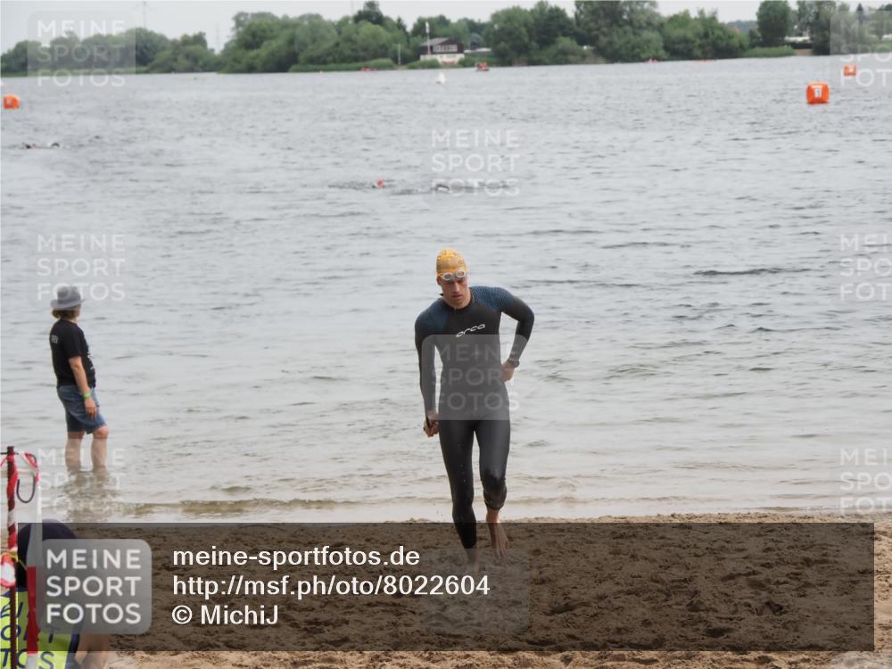 21.06.2025 - 27. Vierlanden-Triathlon MichiJ http://msf.ph/oto/8022604 15.06.2026 10:53:07 Schwimmen 638 meine-sportfotos.de