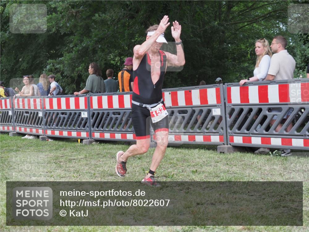 21.06.2025 - 27. Vierlanden-Triathlon KatJ http://msf.ph/oto/8022607 15.06.2025 13:22:04 Ziel 152, 928 meine-sportfotos.de