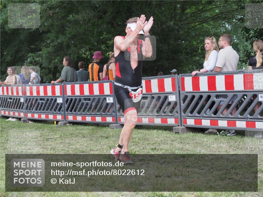 21.06.2025 - 27. Vierlanden-Triathlon KatJ http://msf.ph/oto/8022612 15.06.2025 13:22:04 Ziel 152, 928 meine-sportfotos.de