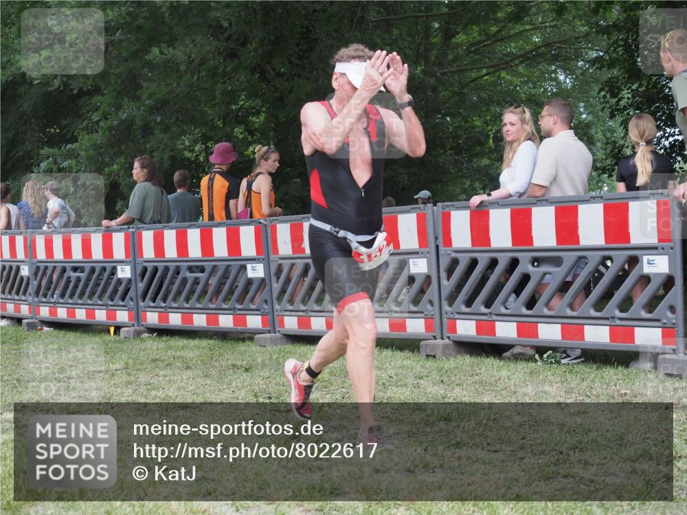 21.06.2025 - 27. Vierlanden-Triathlon KatJ http://msf.ph/oto/8022617 15.06.2025 13:22:05 Ziel 152, 928 meine-sportfotos.de