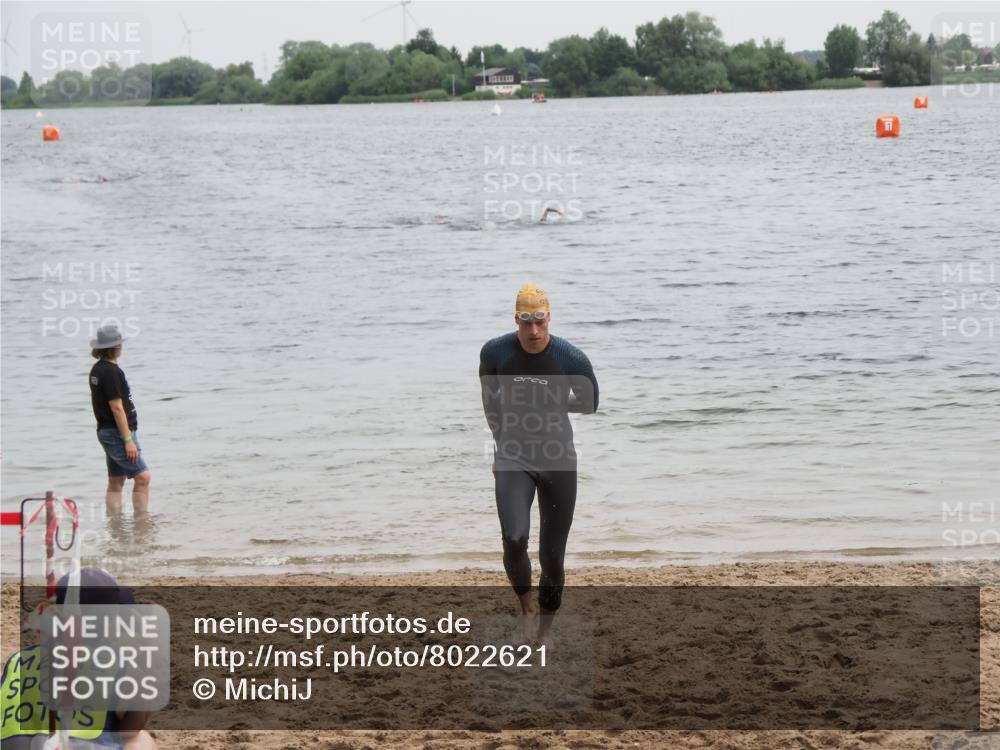 21.06.2025 - 27. Vierlanden-Triathlon MichiJ http://msf.ph/oto/8022621 15.06.2026 10:53:07 Schwimmen 638 meine-sportfotos.de