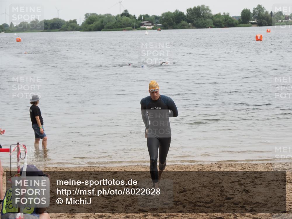 21.06.2025 - 27. Vierlanden-Triathlon MichiJ http://msf.ph/oto/8022628 15.06.2026 10:53:07 Schwimmen 638 meine-sportfotos.de