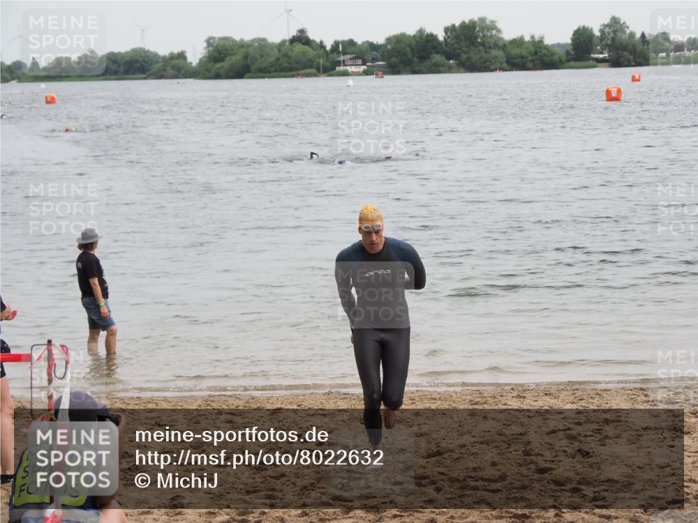21.06.2025 - 27. Vierlanden-Triathlon MichiJ http://msf.ph/oto/8022632 15.06.2026 10:53:07 Schwimmen 638 meine-sportfotos.de