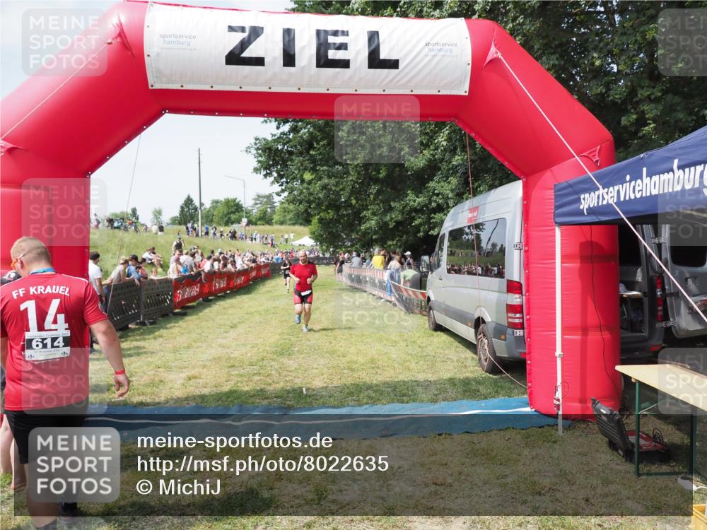21.06.2025 - 27. Vierlanden-Triathlon MichiJ http://msf.ph/oto/8022635 15.06.2026 11:38:22 Ziel 417, 479 meine-sportfotos.de