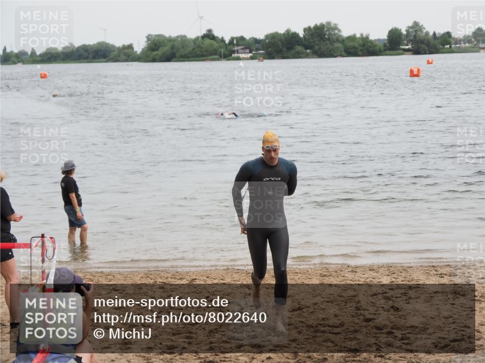 21.06.2025 - 27. Vierlanden-Triathlon MichiJ http://msf.ph/oto/8022640 15.06.2026 10:53:07 Schwimmen 638 meine-sportfotos.de