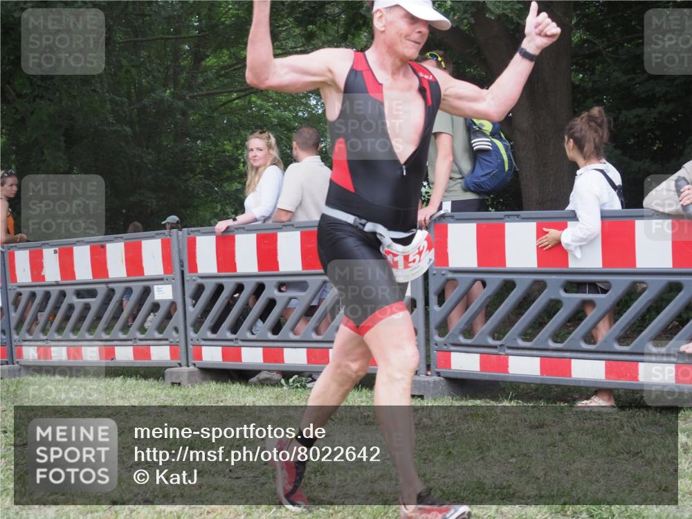 21.06.2025 - 27. Vierlanden-Triathlon KatJ http://msf.ph/oto/8022642 15.06.2025 13:22:05 Ziel 152, 928 meine-sportfotos.de