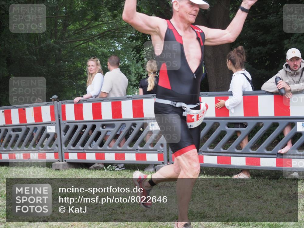 21.06.2025 - 27. Vierlanden-Triathlon KatJ http://msf.ph/oto/8022646 15.06.2025 13:22:05 Ziel 152, 928 meine-sportfotos.de