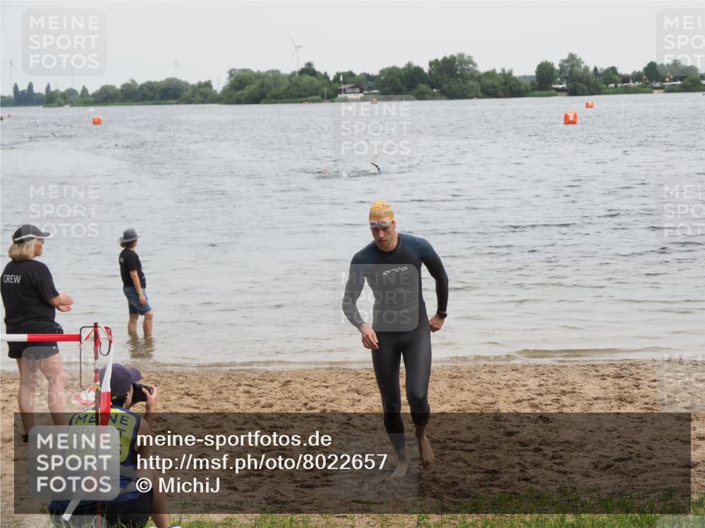 21.06.2025 - 27. Vierlanden-Triathlon MichiJ http://msf.ph/oto/8022657 15.06.2026 10:53:08 Schwimmen 638 meine-sportfotos.de