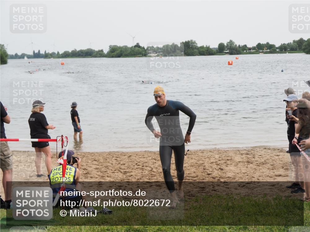 21.06.2025 - 27. Vierlanden-Triathlon MichiJ http://msf.ph/oto/8022672 15.06.2026 10:53:08 Schwimmen 638 meine-sportfotos.de