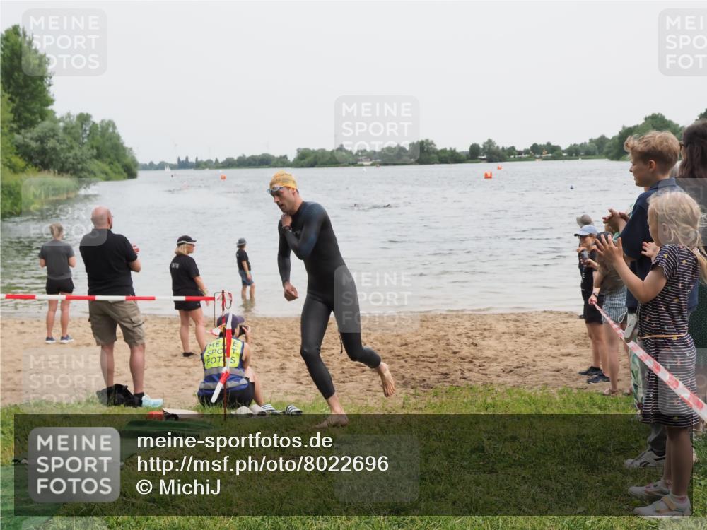 21.06.2025 - 27. Vierlanden-Triathlon MichiJ http://msf.ph/oto/8022696 15.06.2026 10:53:09 Schwimmen 638 meine-sportfotos.de