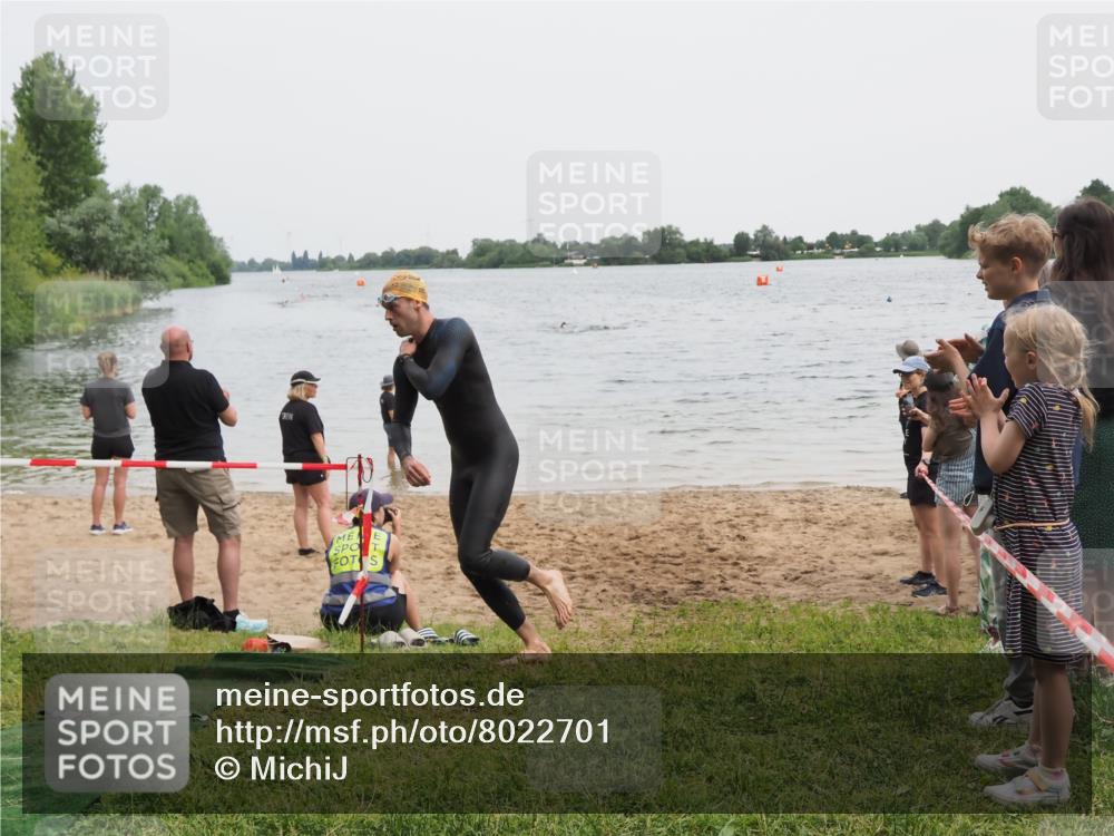 21.06.2025 - 27. Vierlanden-Triathlon MichiJ http://msf.ph/oto/8022701 15.06.2026 10:53:09 Schwimmen 638 meine-sportfotos.de