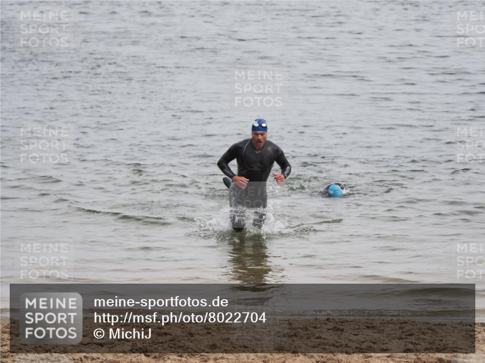 21.06.2025 - 27. Vierlanden-Triathlon MichiJ http://msf.ph/oto/8022704 15.06.2026 10:53:45 Schwimmen 650, 726 meine-sportfotos.de
