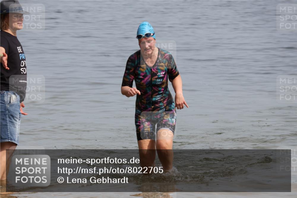 15.06.2025 - 27. Vierlanden-Triathlon Lena Gebhardt http://msf.ph/oto/8022705 15.06.2025 10:23:07 Schwimmen 531 meine-sportfotos.de
