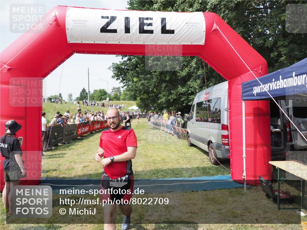 21.06.2025 - 27. Vierlanden-Triathlon MichiJ http://msf.ph/oto/8022709 15.06.2026 11:38:24 Ziel 417, 479, 499 meine-sportfotos.de