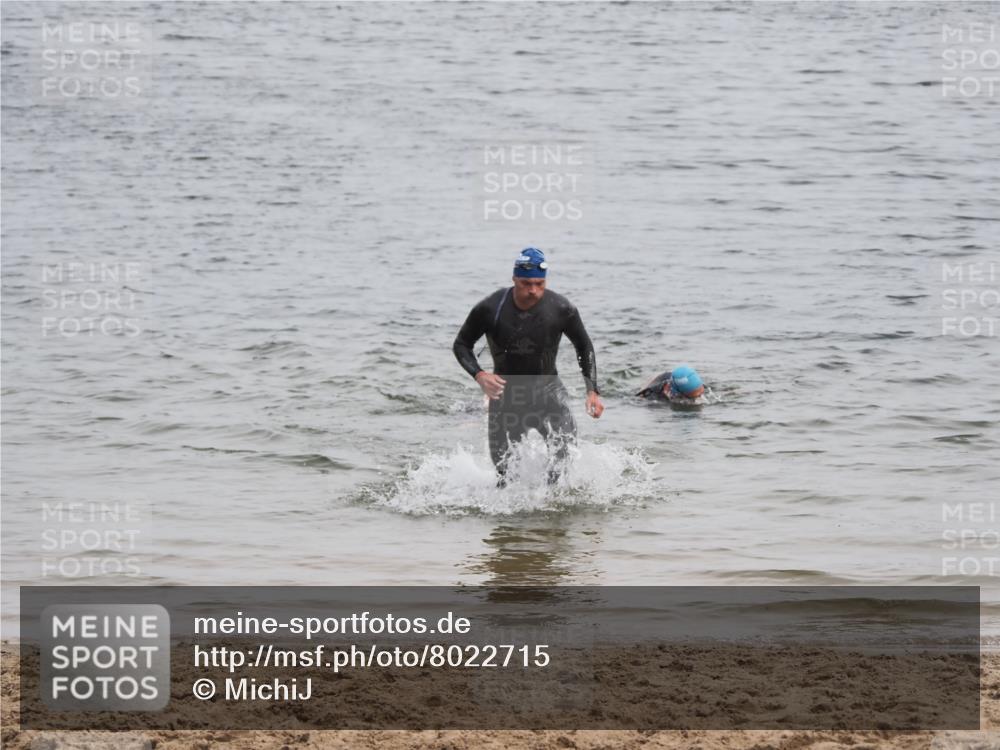 21.06.2025 - 27. Vierlanden-Triathlon MichiJ http://msf.ph/oto/8022715 15.06.2026 10:53:45 Schwimmen 650, 726 meine-sportfotos.de