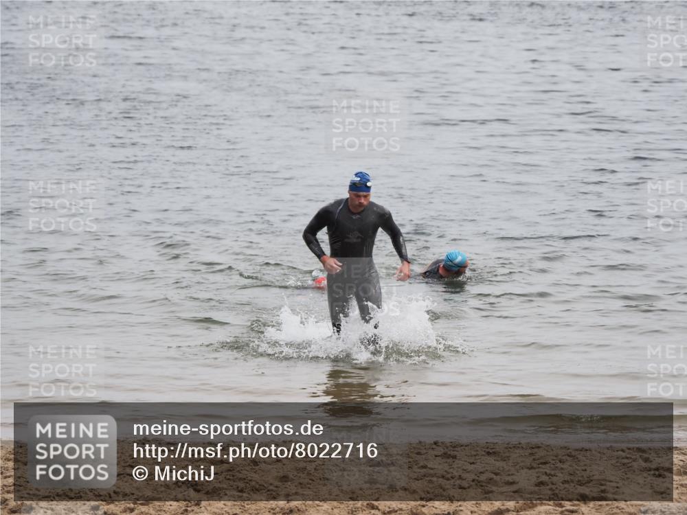 21.06.2025 - 27. Vierlanden-Triathlon MichiJ http://msf.ph/oto/8022716 15.06.2026 10:53:45 Schwimmen 650, 726 meine-sportfotos.de