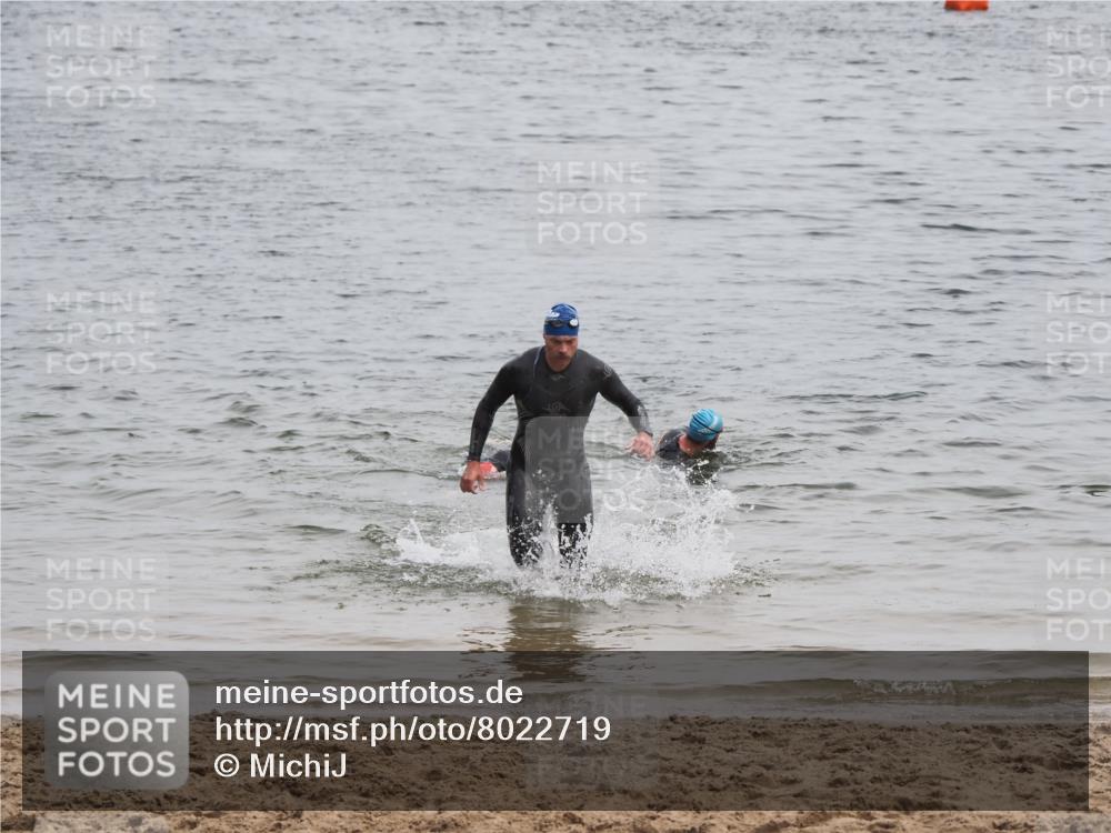 21.06.2025 - 27. Vierlanden-Triathlon MichiJ http://msf.ph/oto/8022719 15.06.2026 10:53:45 Schwimmen 650, 726 meine-sportfotos.de