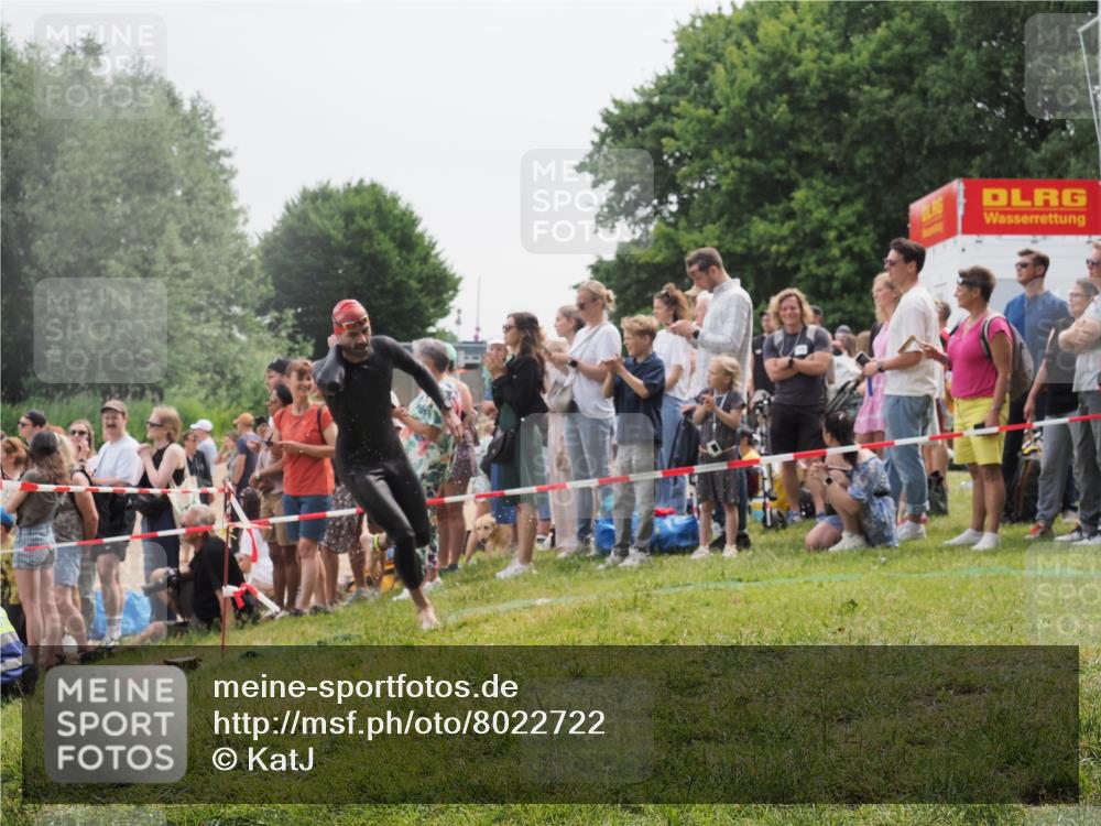 15.06.2025 - 27. Vierlanden-Triathlon KatJ http://msf.ph/oto/8022722 15.06.2025 10:55:28 Schwimmen 656, 661, 725, 740 meine-sportfotos.de